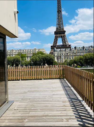 Industrial space near Eiffel Tower - Image 1