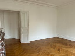 Perfect Showroom in Saint-Germain - Image 3