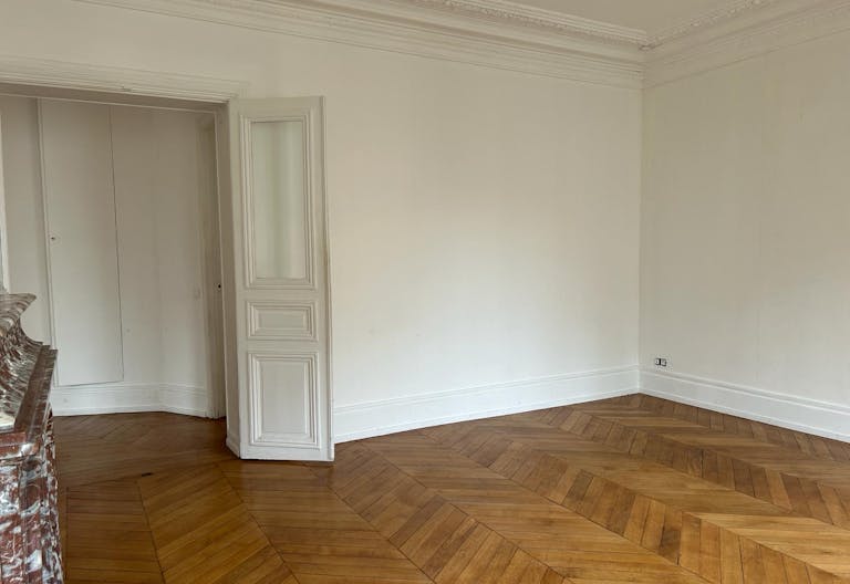 Perfect Showroom in Saint-Germain - Image 3