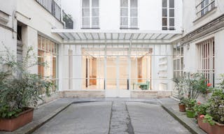 Spectacular art gallery under a glass roof in Saint Germain des Pr�s - Image 1