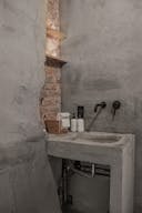 Open plan storefront, with kitchenette + spa like wetroom. A unique NY showroom. - Image 14