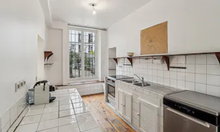 Contemporary Showroom in Le Marais - Image 8