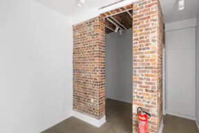 Perfect Showroom on Rue de Turenne - Image 7