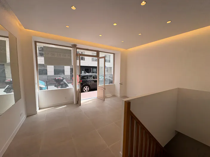 Vitrines Attrayantes pour Showroom à Levallois-Perret - Image 1