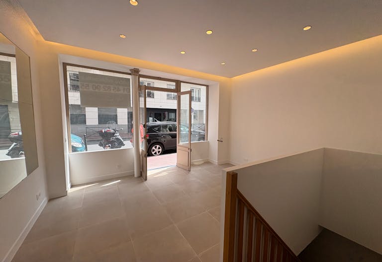 Vitrines Attrayantes pour Showroom à Levallois-Perret - Image 1