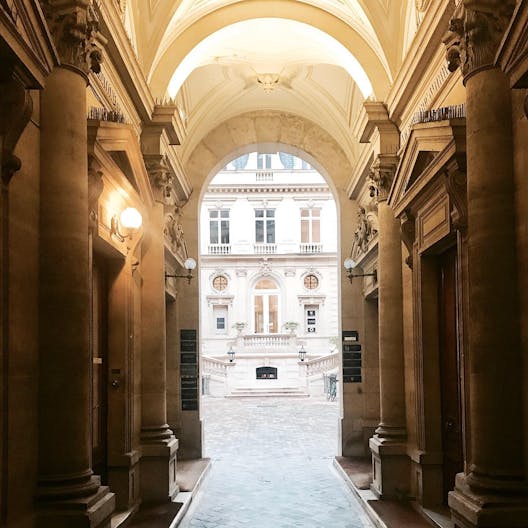 Private Mansion near Saint-Lazare - Image 2