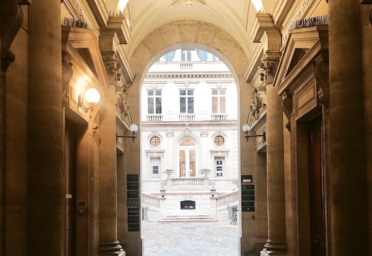 Private Mansion near Saint-Lazare - Image 2