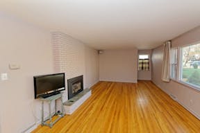 Large, bright, updated Ranch Located in the heart of Pine Hills. 3 bedroom, 2 full & 2-1/2 baths - Image 5