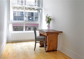 Vast Parisian Showroom at Opéra-Bourse - Image 4