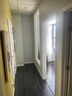 Modern Office Space in Astoria Queens ? Perfect for Meetings, Filming, or Therapy - Image 4