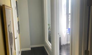 Modern Office Space in Astoria Queens ? Perfect for Meetings, Filming, or Therapy - Image 4