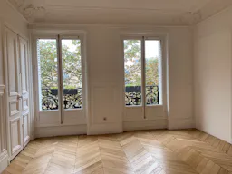 Parisian Showroom in the 7th Arr. - Image 7