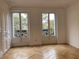 Parisian Showroom in the 7th Arr. - Image 7