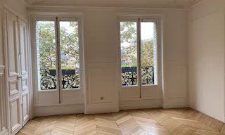 Parisian Showroom in the 7th Arr. - Image 7