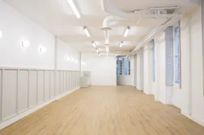 Gorgeous space in le Haut Marais - Image 5