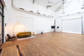 modern and welcoming showroom in the heart of Paris  - Image 7