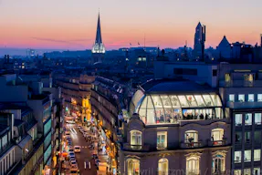 Avenue des Champs-Élysées Event Showroom - Image 3