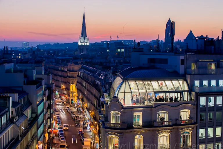 Avenue des Champs-Élysées Event Showroom - Image 3