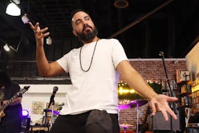 Store Stage at Nivessa Hollywood - Image 23