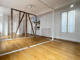 Splendid showroom rue Saint Honoré - Place Vendôme, in the heart of Paris fashion & culture district. - Image 4