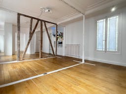 Splendid showroom rue Saint Honoré - Place Vendôme, in the heart of Paris fashion & culture district. - Image 4