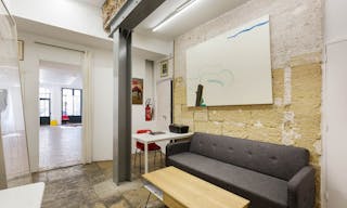 Lovely Boutique Shop in Le Marais - Image 3