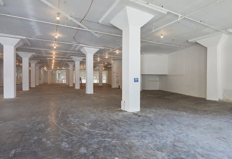 Unique open floor plan - Image 2