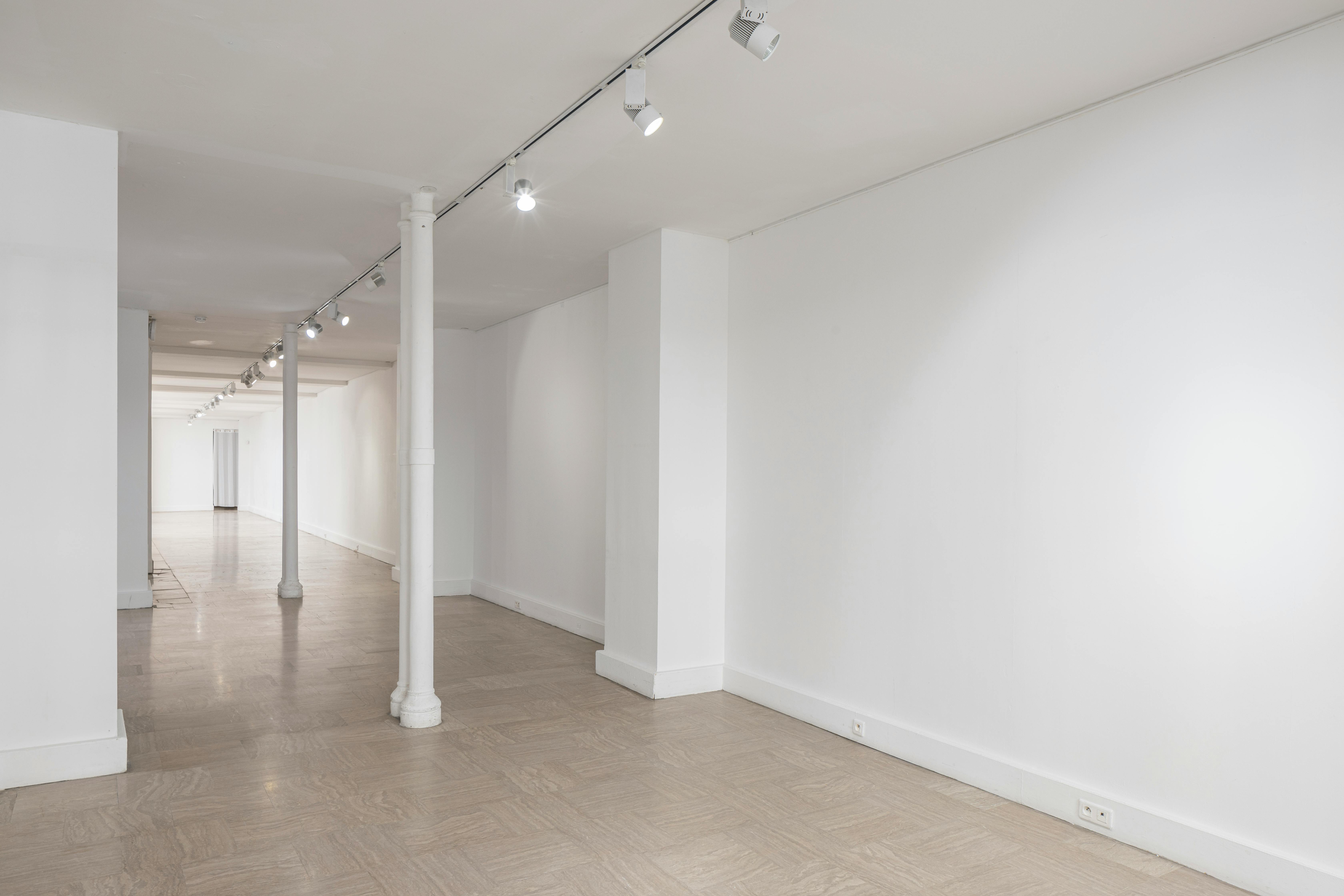 Spacious Industrial Showroom on Rue de Turenne, Paris
