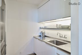 7500 sqft Bright West Soho Studios - Image 27