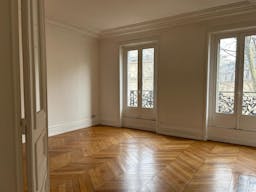 Perfect Showroom in Saint-Germain - Image 1