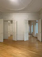 Beautiful Showroom in Saint-Germain - Image 3