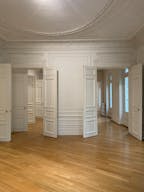 Beautiful Showroom in Saint-Germain - Image 3