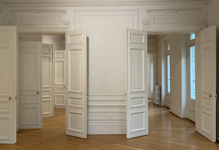 Beautiful Showroom in Saint-Germain - Image 3