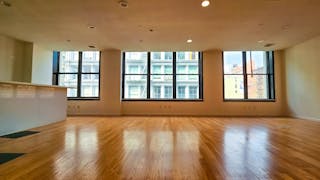 Entire Floor in SOHO with 2 extra rooms! - Image 43