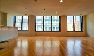 Entire Floor in SOHO with 2 extra rooms! - Image 43