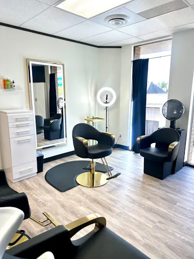 Luxury Salon Oasis in Houston - Image 3