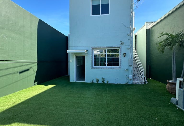 Freestanding Building for Rent During Art Basel - w/outdoor - Image 1