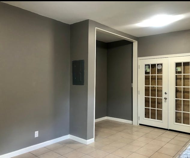 Office/Retail w/Studio Option South of DT - Image 2