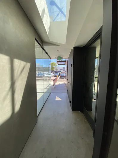 Trendy Melrose Pop-Up Shop / Boutique Space - Image 2