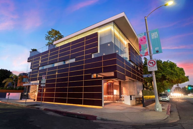 Beautiful Rooftop Venue - Image 1