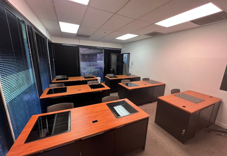 Spacious , quiet and clean room 125 at University of San Jose - Image 3