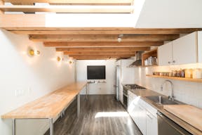 Brilliant Contemporary Loft - Image 3