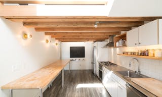 Brilliant Contemporary Loft - Image 3