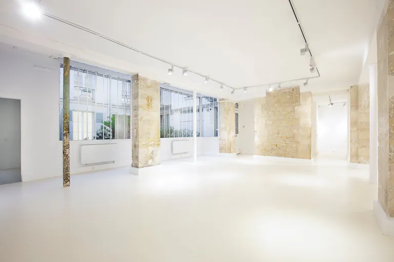 Showroom in Vibrant Le Marais - Image 4