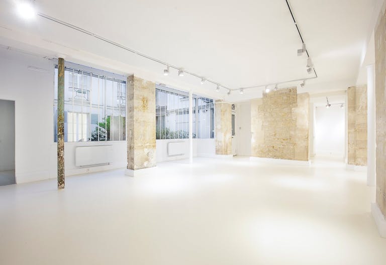 Showroom in Vibrant Le Marais - Image 4