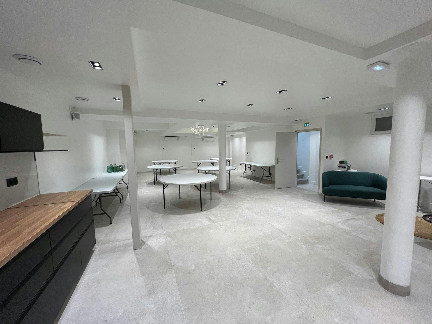 Elegant 440 sqm Event and Showroom Space in Paris 17th