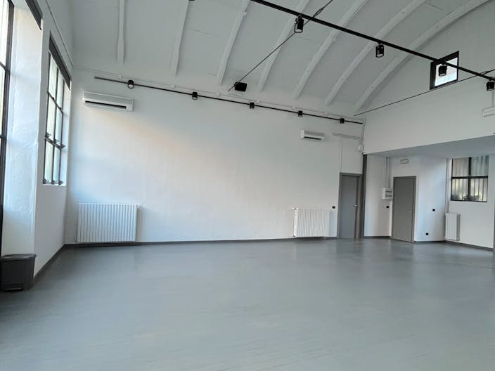 Ampio Spazio completo di tutti i servizi. Temporary showroom / Yoga / Exibition / Shooting fotografici. Disponibile per Fuori Salone - Fashion week - Image 1