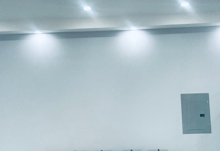 Natural light with indoor and/or outdoor venue - Image 3