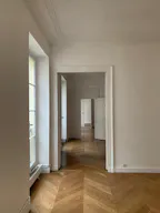 Classic Parisian apartment in the very center of Paris - Image 5