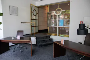 Elegant Retail Space at Historic Hotel Bristol - Image 23